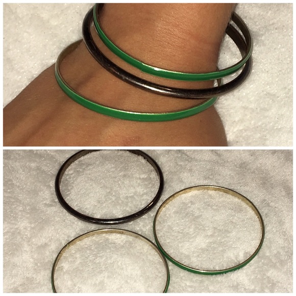 A bundle of 3 fashion bracelets. - Picture 1 of 1